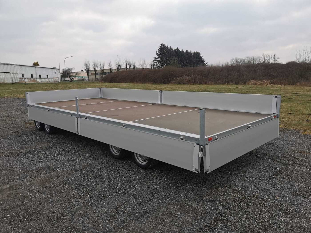 UNSINN UD-4 6024-35-13 Drehschemelanhänger - Remolque plataforma/ Caja abierta: foto 4 UNSINN UD-4 6024-35-13 Drehschemelanhänger - Remolque plataforma/ Caja abierta: foto 4