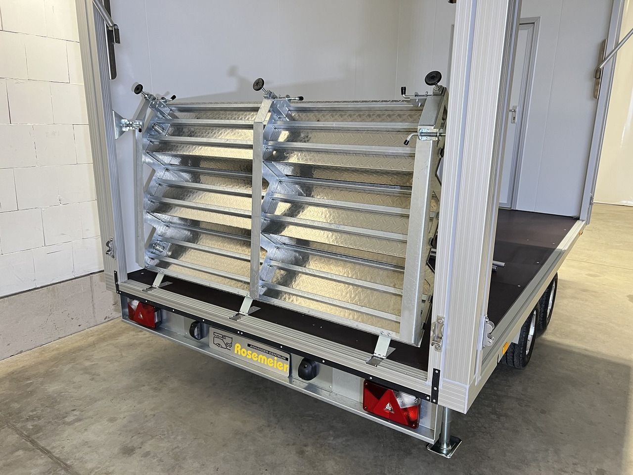 UNSINN UKH 3620 Promotion TW Verkaufsanhänger - Remolque venta ambulante: foto 5 UNSINN UKH 3620 Promotion TW Verkaufsanhänger - Remolque venta ambulante: foto 5