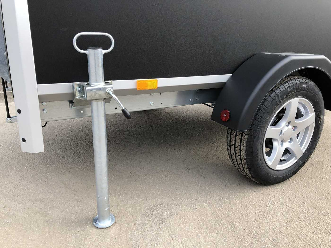 VARIANT Night Edition 1-Achser Rampe Kofferanhänger - Caja cerrada remolque: foto 5 VARIANT Night Edition 1-Achser Rampe Kofferanhänger - Caja cerrada remolque: foto 5