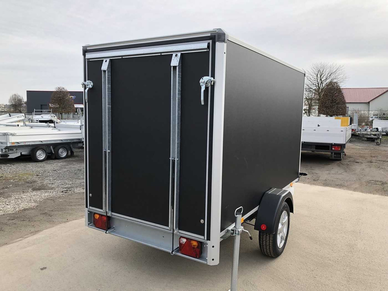 VARIANT Night Edition 1-Achser Rampe Kofferanhänger - Caja cerrada remolque: foto 4 VARIANT Night Edition 1-Achser Rampe Kofferanhänger - Caja cerrada remolque: foto 4