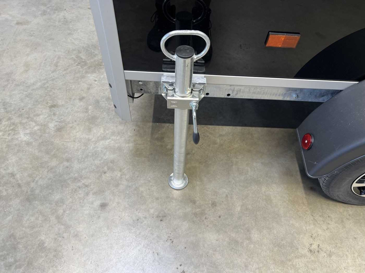 VARIANT Night Edition Tandem Rampe Tür Kofferanhänger - Caja cerrada remolque: foto 5 VARIANT Night Edition Tandem Rampe Tür Kofferanhänger - Caja cerrada remolque: foto 5