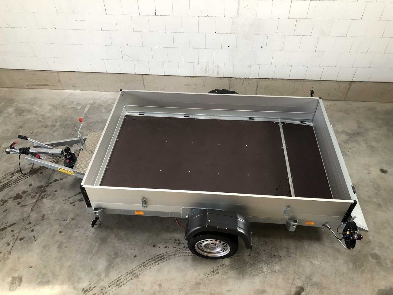 VEZEKO Husky FB 15.28 BW 250 Absenker - Remolque de coche: foto 2 VEZEKO Husky FB 15.28 BW 250 Absenker - Remolque de coche: foto 2