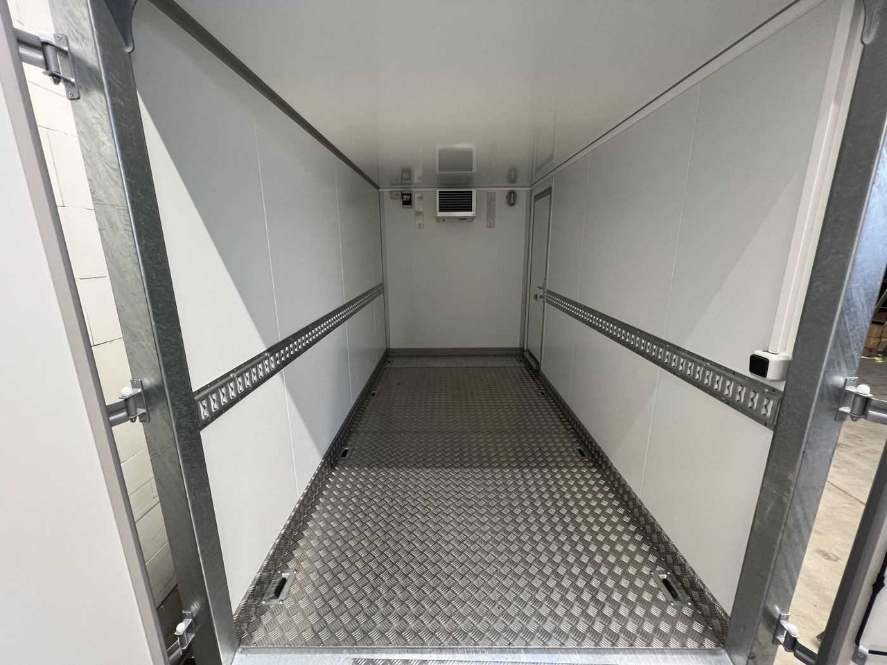 VEZEKO TK C 30.35 KH Rampe ausziehbar Kühlanhänger - Frigorífico remolque: foto 5 VEZEKO TK C 30.35 KH Rampe ausziehbar Kühlanhänger - Frigorífico remolque: foto 5