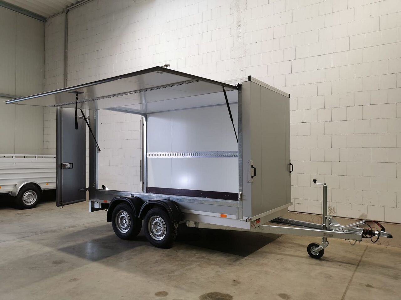 Vezeko TK B 27.35 Flügeltüren + VKL Kofferanhänger - Caja cerrada remolque: foto 4 Vezeko TK B 27.35 Flügeltüren + VKL Kofferanhänger - Caja cerrada remolque: foto 4