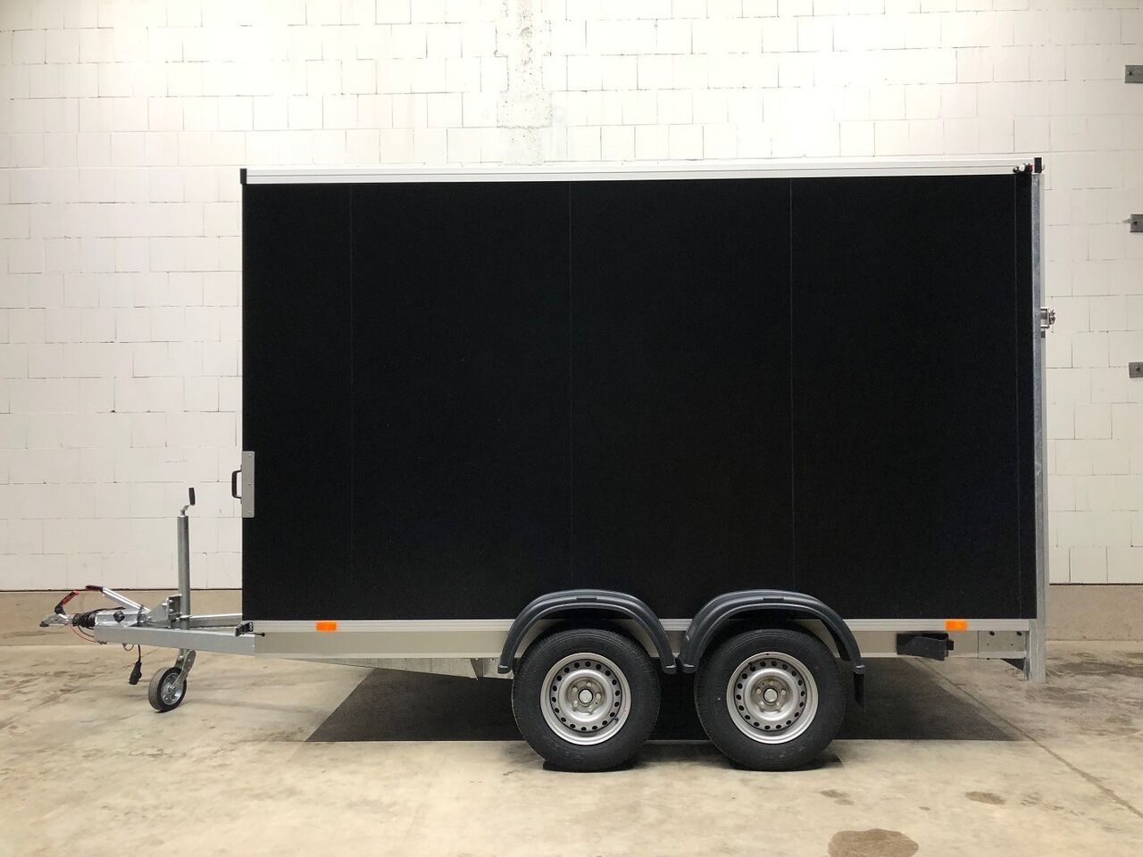 Vezeko TK C 27.35 Rampe Kofferanhänger - Caja cerrada remolque: foto 4 Vezeko TK C 27.35 Rampe Kofferanhänger - Caja cerrada remolque: foto 4