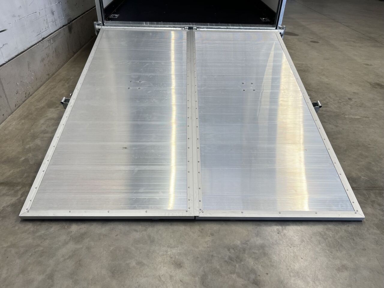 Caja cerrada remolque nuevo Vezeko TK C 27.35 SP Kombi Rampe Sond Kofferanhänger: foto 12 Caja cerrada remolque nuevo Vezeko TK C 27.35 SP Kombi Rampe Sond Kofferanhänger: foto 12