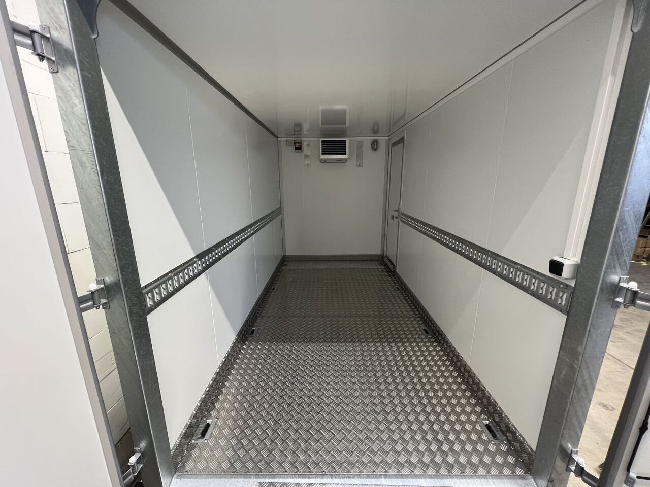 Vezeko TK C 30.35 KH Rampe ausziehbar Kühlanhänger - Frigorífico remolque: foto 4 Vezeko TK C 30.35 KH Rampe ausziehbar Kühlanhänger - Frigorífico remolque: foto 4