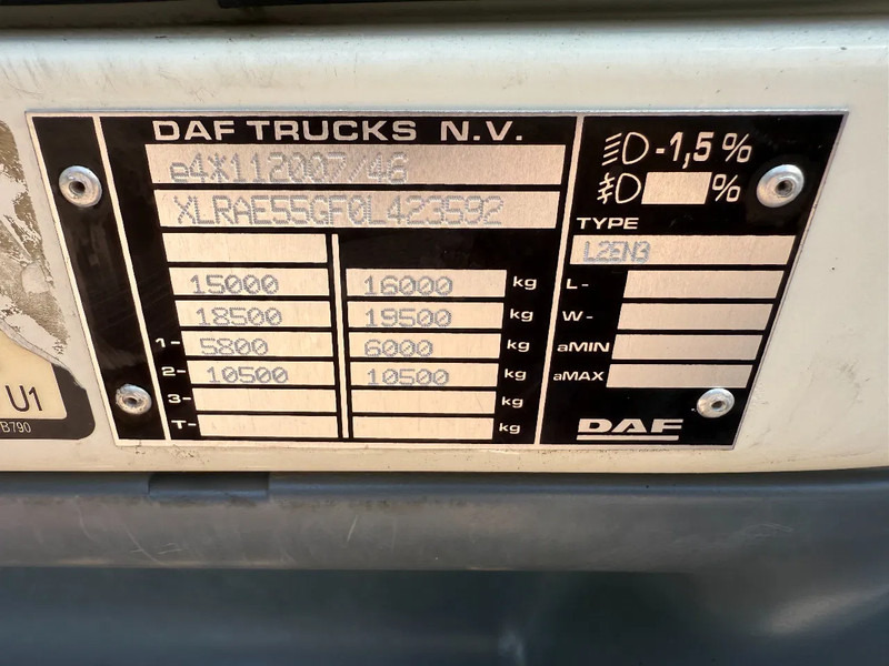 Camión caja cerrada DAF LF 55.250 LF55-250 Box with lift / Manual gearbox Euro5: foto 8