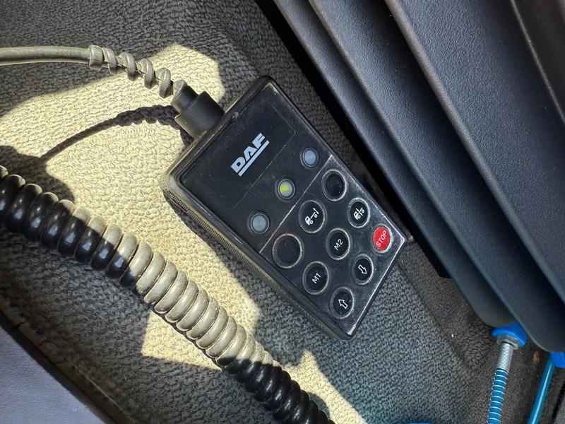 Camión caja cerrada DAF LF 55.250 LF55-250 Box with lift / Manual gearbox Euro5: foto 6