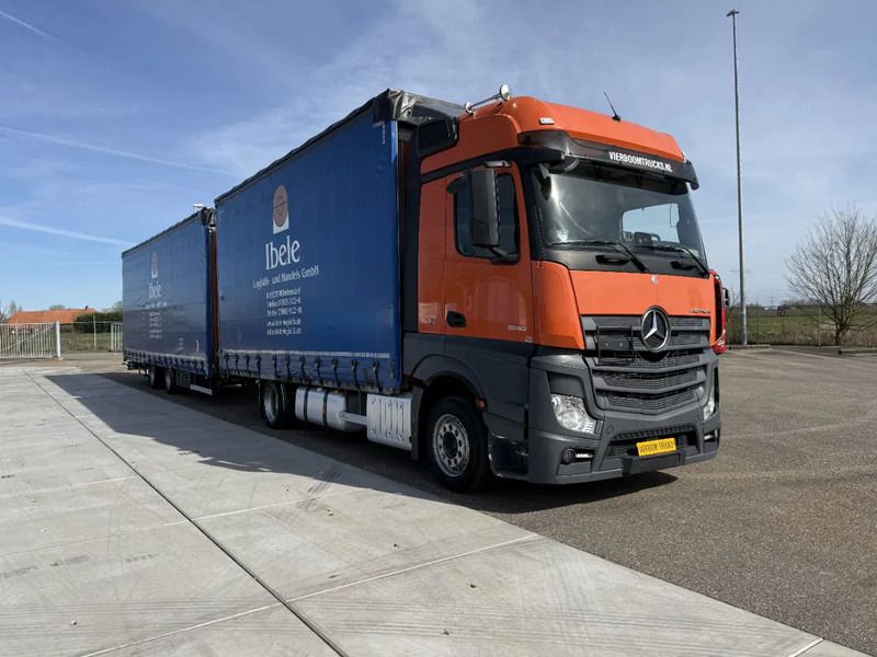 Mercedes-Benz Actros 1840 Mercedes-Benz Actros 1840 L Komplett mit Anhanger / Retarder / 708tkm - Camión lona: foto 2 Mercedes-Benz Actros 1840 Mercedes-Benz Actros 1840 L Komplett mit Anhanger / Retarder / 708tkm - Camión lona: foto 2