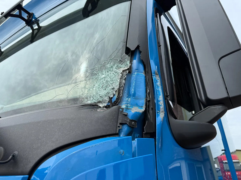 Mercedes-Benz Actros Actros 1842L Bigspace Koffer / Retarder / Kleine Unfall / Fahrbereit / Holland Truck - Camión caja cerrada: foto 2 Mercedes-Benz Actros Actros 1842L Bigspace Koffer / Retarder / Kleine Unfall / Fahrbereit / Holland Truck - Camión caja cerrada: foto 2