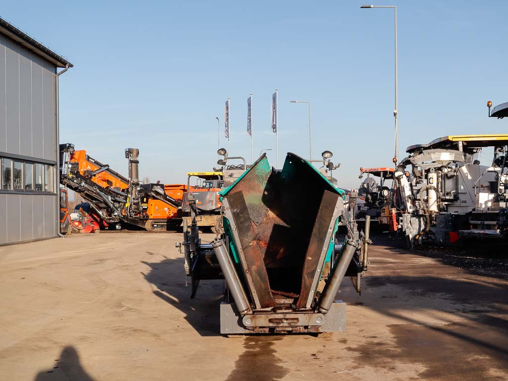 VÖGELE SUPER 800-3i - Pavimentadora de asfalto: foto 3 VÖGELE SUPER 800-3i - Pavimentadora de asfalto: foto 3