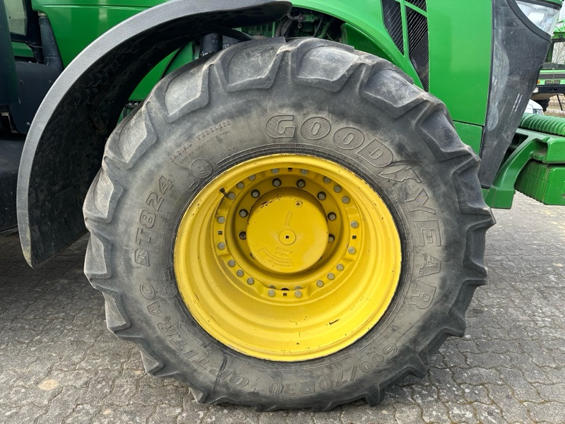 Tractor John Deere 8260R AutoPowr: foto 10
