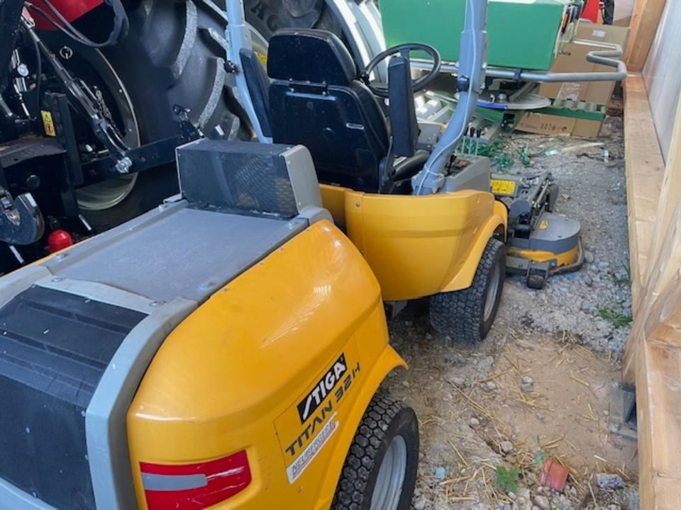 Stiga Titan 26H Diesel-Aufsitzrasenmäher mit Frontmähwerk - Cortacésped: foto 2 Stiga Titan 26H Diesel-Aufsitzrasenmäher mit Frontmähwerk - Cortacésped: foto 2