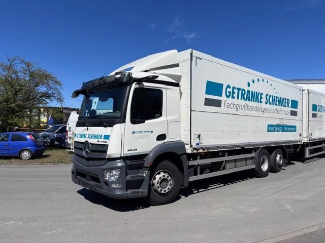 Mercedes-Benz Actros 5 mit Schwenwandkoffer und Ladebordwand - Transporte de bebidas camión: foto 1 Mercedes-Benz Actros 5 mit Schwenwandkoffer und Ladebordwand - Transporte de bebidas camión: foto 1