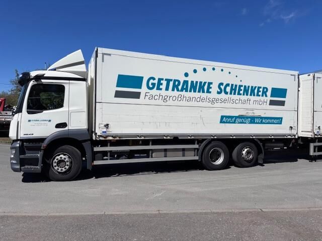 Mercedes-Benz Actros 5 mit Schwenwandkoffer und Ladebordwand - Transporte de bebidas camión: foto 4 Mercedes-Benz Actros 5 mit Schwenwandkoffer und Ladebordwand - Transporte de bebidas camión: foto 4