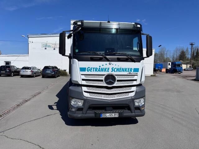 Mercedes-Benz MB Antos Getränkeaufbau Schwenkwand Ladebordwand - Transporte de bebidas camión: foto 2 Mercedes-Benz MB Antos Getränkeaufbau Schwenkwand Ladebordwand - Transporte de bebidas camión: foto 2