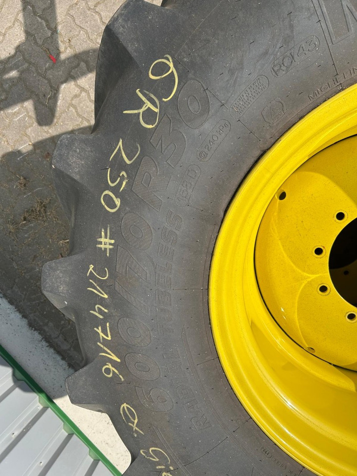 Michelin Kompletträder 710/70R42 600/70R30 - Neumático para Maquinaria agrícola: foto 4 Michelin Kompletträder 710/70R42 600/70R30 - Neumático para Maquinaria agrícola: foto 4