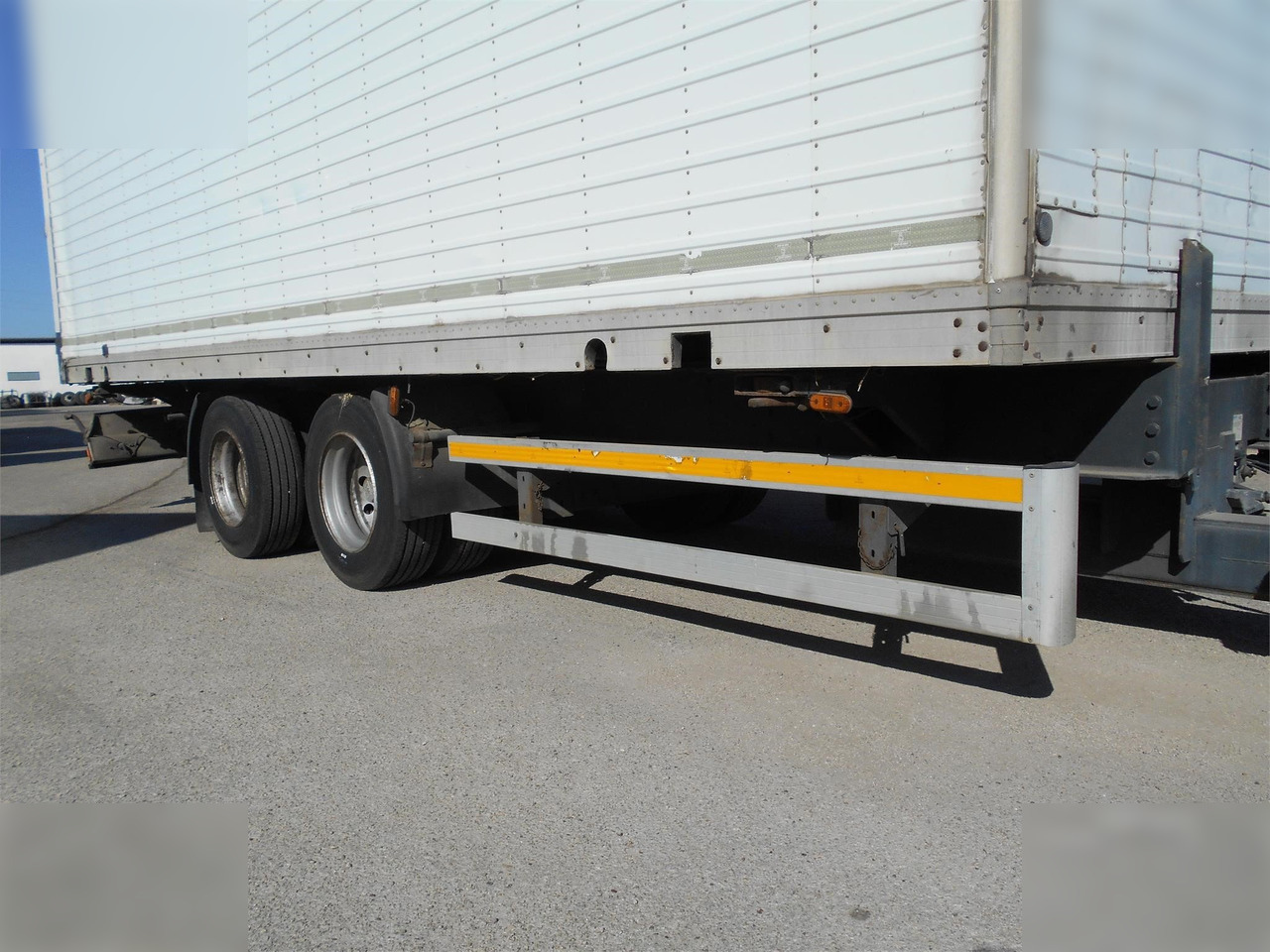Caja cerrada remolque DAYTONA: foto 7