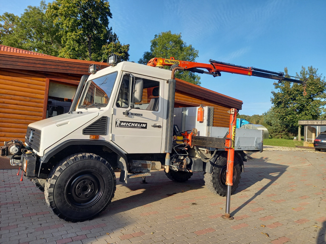 UNIMOG U100L - Camión grúa: foto 1 UNIMOG U100L - Camión grúa: foto 1