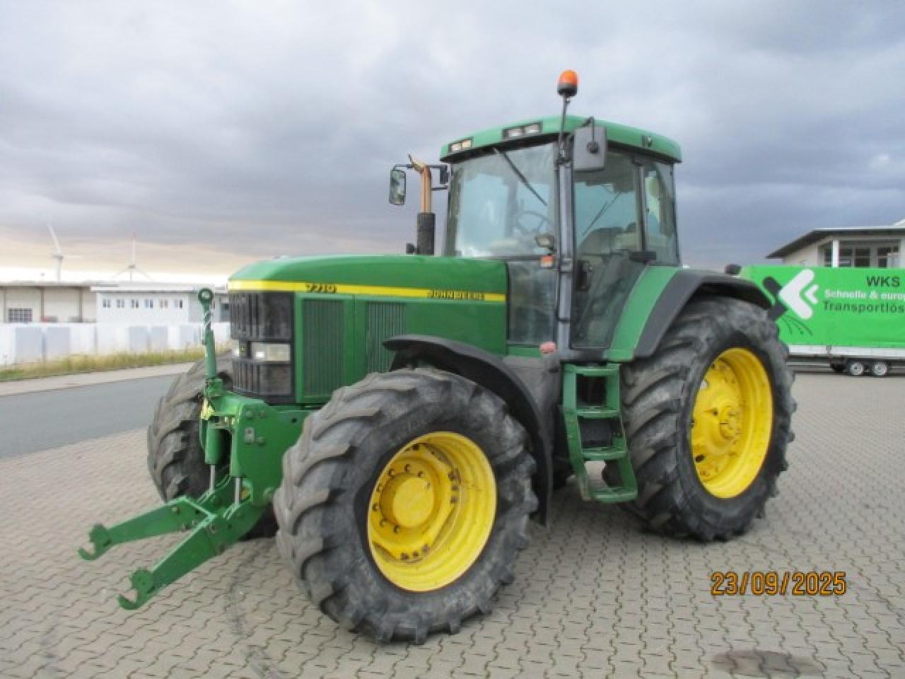 John Deere 7710 TLS  Krichgang - Tractor: foto 1 John Deere 7710 TLS  Krichgang - Tractor: foto 1