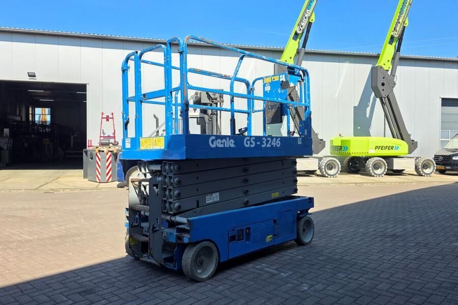Genie GS3246 Electric, Working Height 11.75 m, 318kg Cap - Plataforma de tijeras: foto 3 Genie GS3246 Electric, Working Height 11.75 m, 318kg Cap - Plataforma de tijeras: foto 3