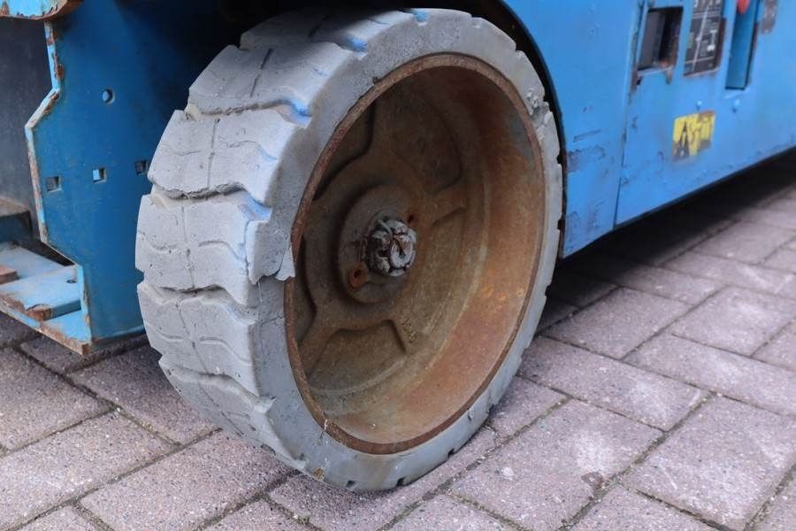 Plataforma de tijeras Genie GS4047 Electric, 14m Working Height, 350kg Capacit: foto 10