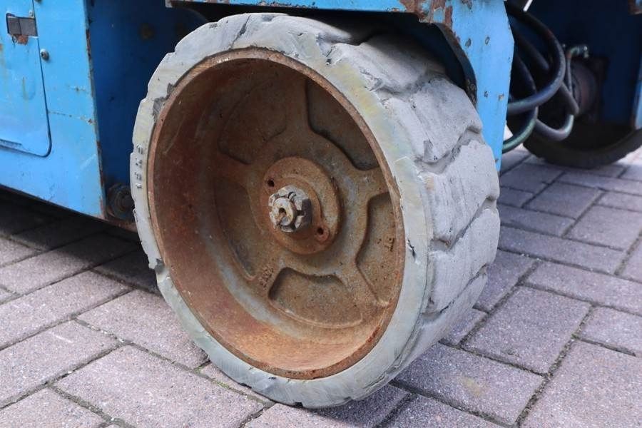 Plataforma de tijeras Genie GS4047 Electric, 14m Working Height, 350kg Capacit: foto 11 Plataforma de tijeras Genie GS4047 Electric, 14m Working Height, 350kg Capacit: foto 11