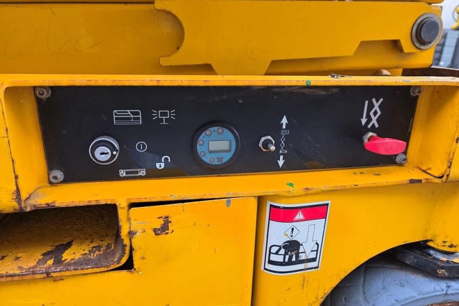 Haulotte Compact 10 As-Is, Electric, 10m Working Height, 45 - Plataforma de tijeras: foto 4 Haulotte Compact 10 As-Is, Electric, 10m Working Height, 45 - Plataforma de tijeras: foto 4