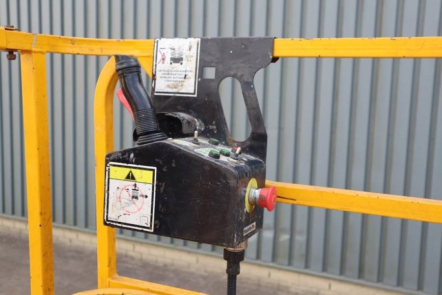 Haulotte Compact 12 Electric, 12m Working Height, 300kg Cap  - Plataforma de tijeras: foto 4 Haulotte Compact 12 Electric, 12m Working Height, 300kg Cap  - Plataforma de tijeras: foto 4