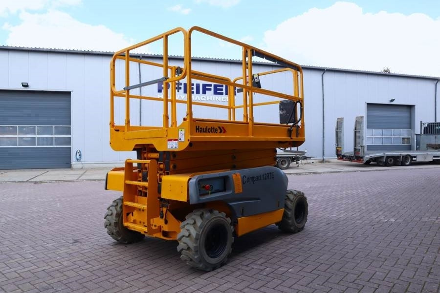 Haulotte Compact 12RTE Electric, 12m Working Height, 450kg  - Plataforma de tijeras: foto 2 Haulotte Compact 12RTE Electric, 12m Working Height, 450kg  - Plataforma de tijeras: foto 2