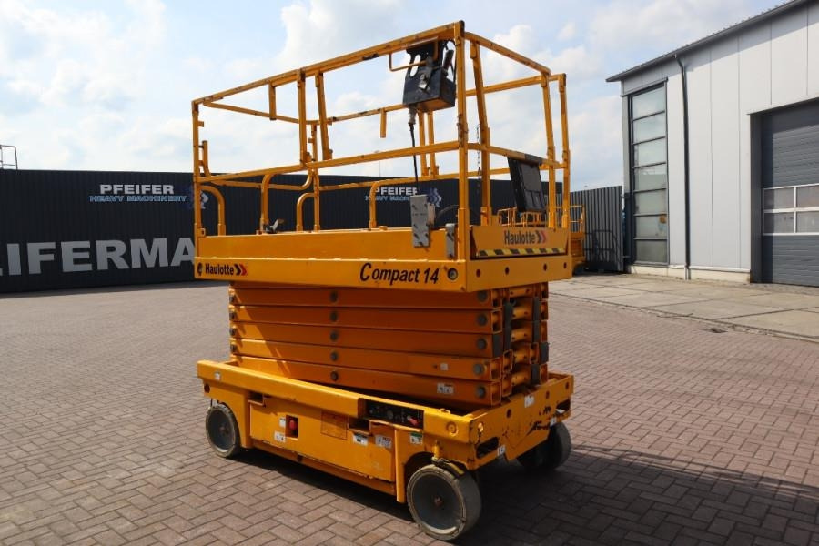 Haulotte Compact 14 Electric, 14m Working Height, 350kg Cap - Plataforma de tijeras: foto 2 Haulotte Compact 14 Electric, 14m Working Height, 350kg Cap - Plataforma de tijeras: foto 2