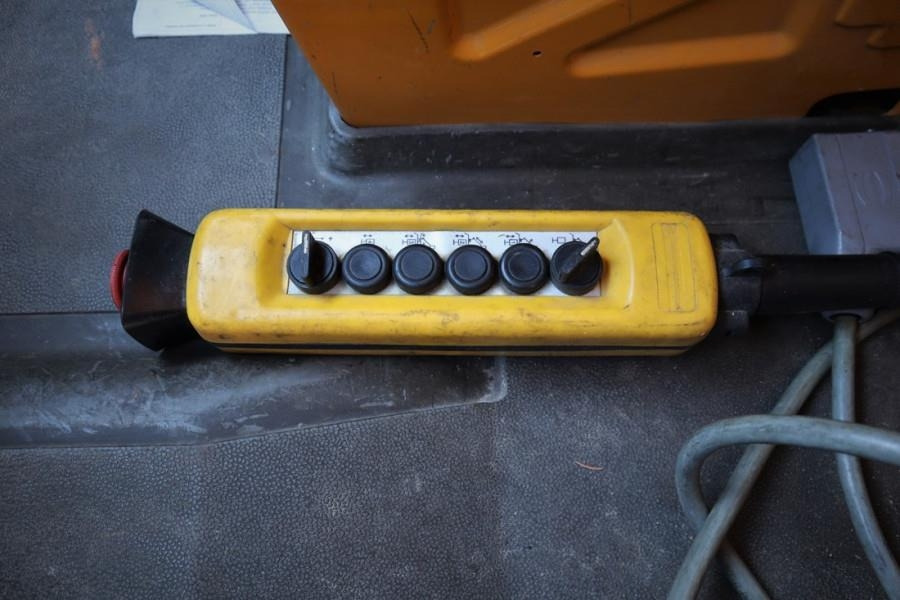 Camión con plataforma elevadora Teupen EURO B16T As-Is, Driving Licence B/3, Diesel, 16m: foto 14 Camión con plataforma elevadora Teupen EURO B16T As-Is, Driving Licence B/3, Diesel, 16m: foto 14