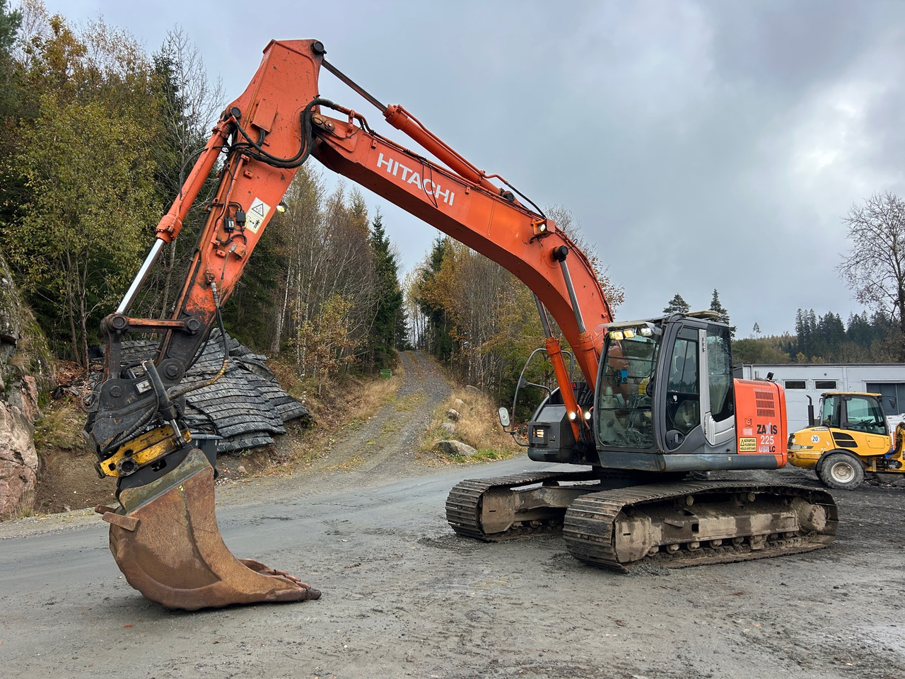 Hitachi ZX 225 US RLC-3 - Excavadora: foto 1 Hitachi ZX 225 US RLC-3 - Excavadora: foto 1