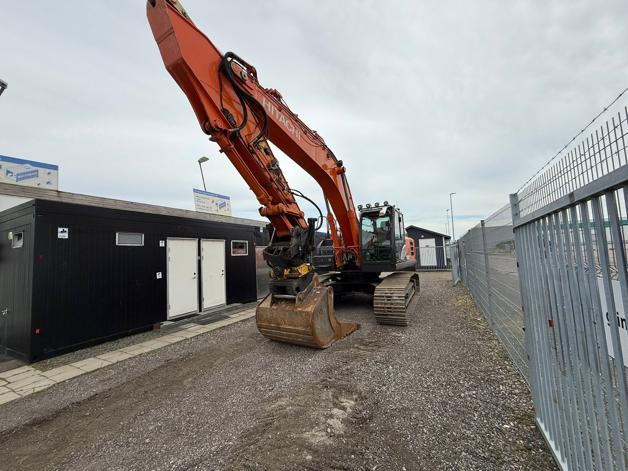 Hitachi ZX300LC-6 - Excavadora: foto 1 Hitachi ZX300LC-6 - Excavadora: foto 1