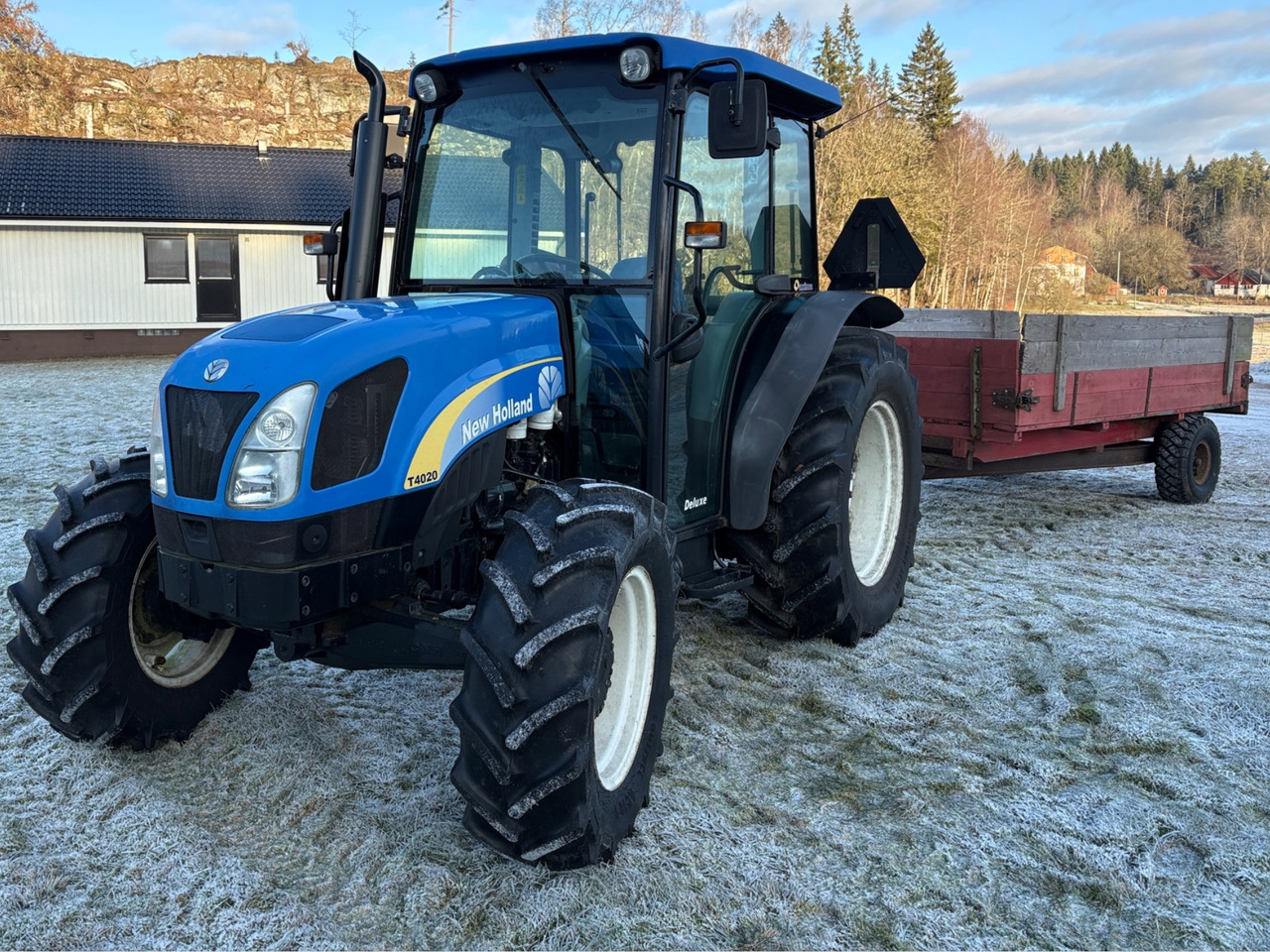 New Holland T4020 - Tractor: foto 1 New Holland T4020 - Tractor: foto 1