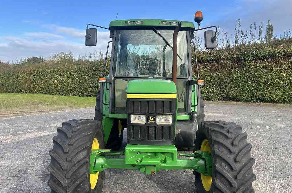 John Deere 6110 - Tractor: foto 5 John Deere 6110 - Tractor: foto 5