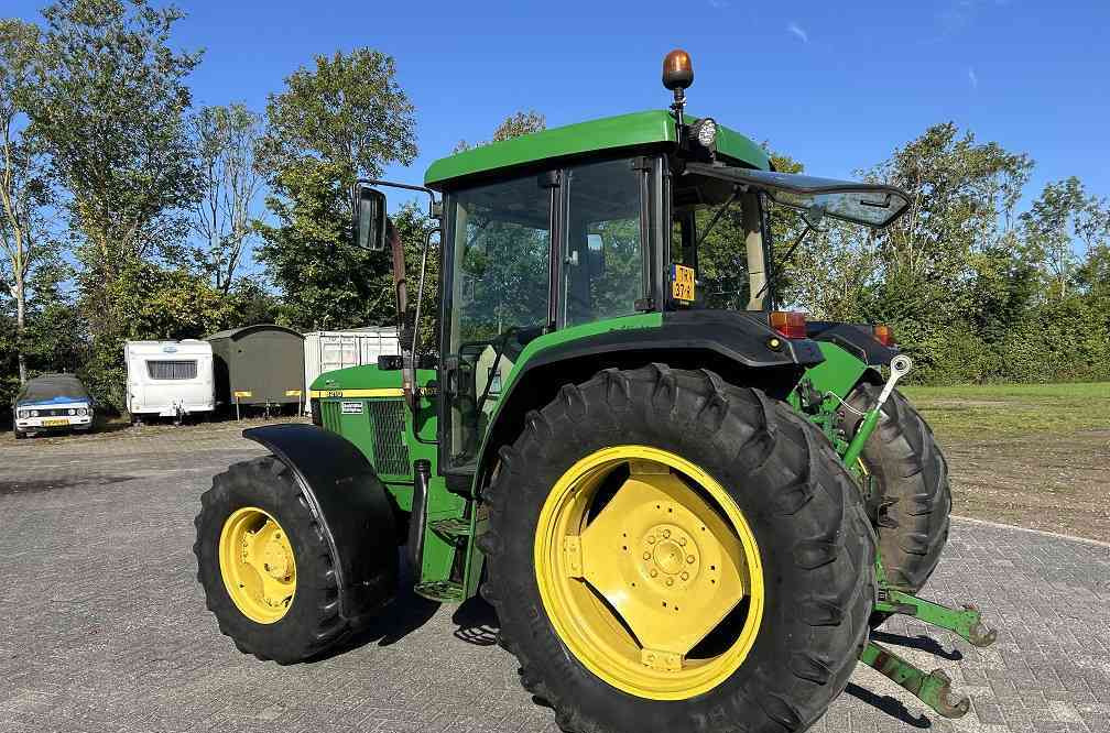 John Deere 6210 - Tractor: foto 2 John Deere 6210 - Tractor: foto 2
