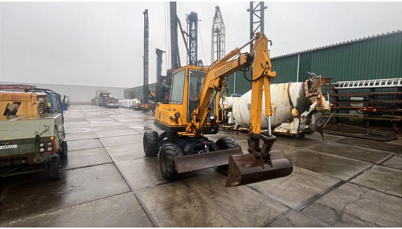 Komatsu PW30-1 wielgraaf machine - Excavadora de ruedas: foto 2 Komatsu PW30-1 wielgraaf machine - Excavadora de ruedas: foto 2