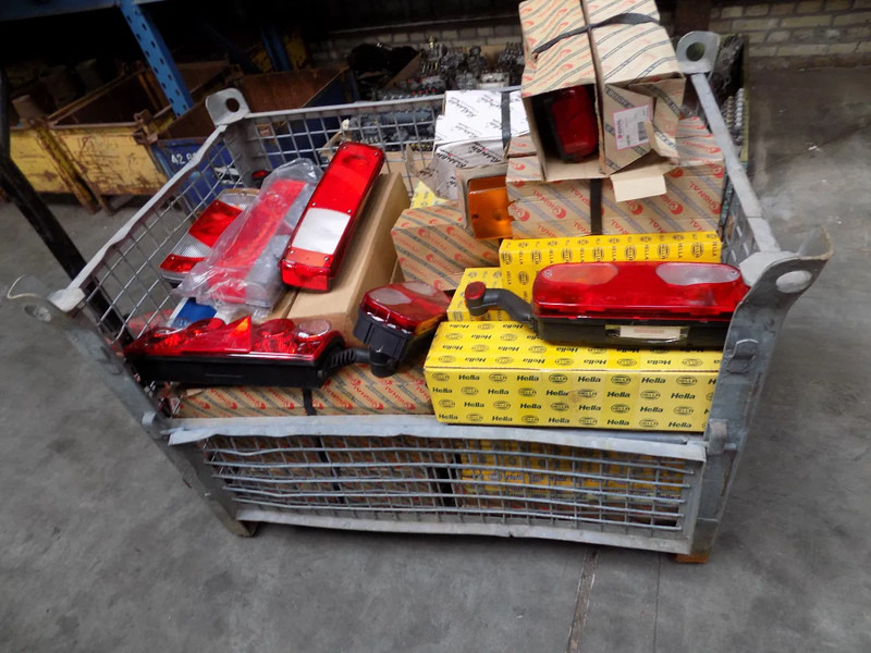 Verlichting voor truck en trailer HELLA VERLICHTING truck en trailer - Luz trasera: foto 1 Verlichting voor truck en trailer HELLA VERLICHTING truck en trailer - Luz trasera: foto 1