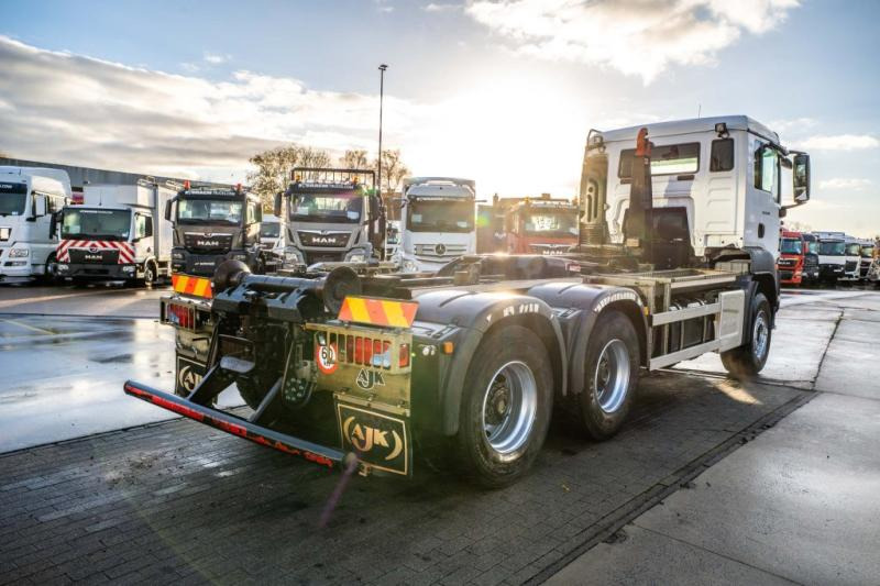 MAN TGS 33.470 BL - 64 456 KM - Multibasculante camión: foto 4 MAN TGS 33.470 BL - 64 456 KM - Multibasculante camión: foto 4