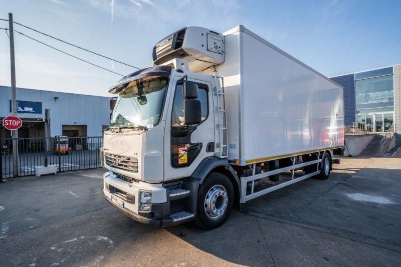 Volvo FLH 290 +CARRIER - Frigorífico camión: foto 1 Volvo FLH 290 +CARRIER - Frigorífico camión: foto 1