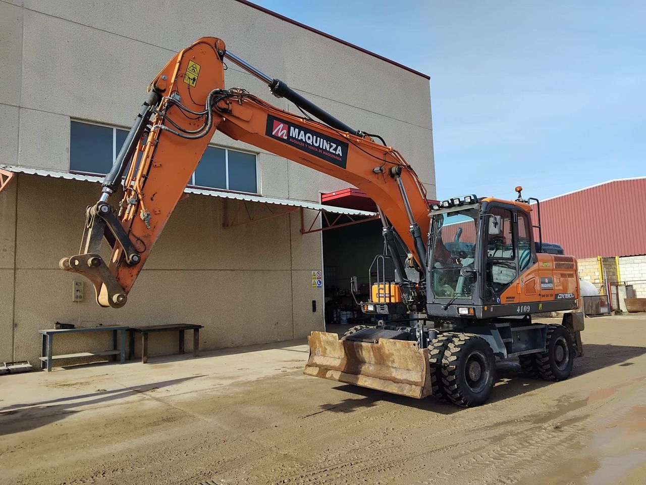 DOOSAN DX190W-5 - Excavadora de ruedas: foto 1 DOOSAN DX190W-5 - Excavadora de ruedas: foto 1