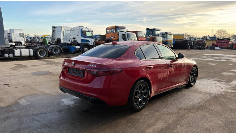Alfa Romeo Giulia 2.0T (BELGIAN CAR / 200 PS / AUTOMATIC GEARBOX / NAVI / AIRCO / MEMORY SEATS / CAMERA) - Sedan: foto 5 Alfa Romeo Giulia 2.0T (BELGIAN CAR / 200 PS / AUTOMATIC GEARBOX / NAVI / AIRCO / MEMORY SEATS / CAMERA) - Sedan: foto 5