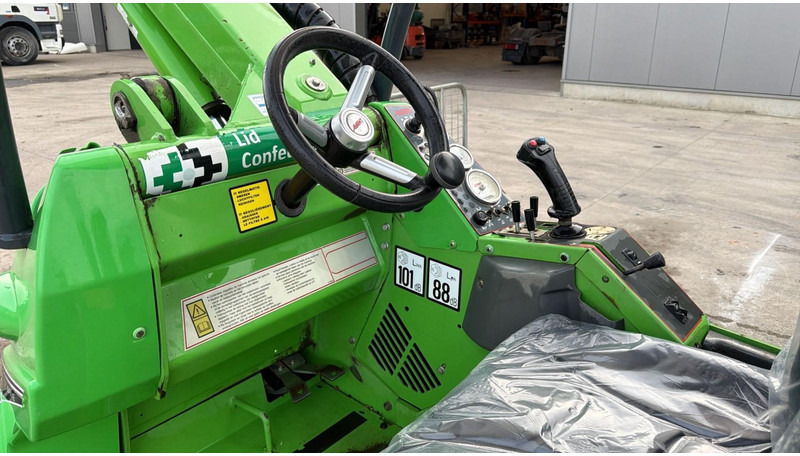 Minicargadora de cadenas Avant 745 TDL (BELGIAN MACHINE / TOP CONDITION / 4X4 OPTIDRIVE / INCL ATTACHMENTS): foto 10 Minicargadora de cadenas Avant 745 TDL (BELGIAN MACHINE / TOP CONDITION / 4X4 OPTIDRIVE / INCL ATTACHMENTS): foto 10