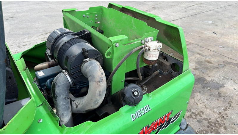 Minicargadora de cadenas Avant 745 TDL (BELGIAN MACHINE / TOP CONDITION / 4X4 OPTIDRIVE / INCL ATTACHMENTS): foto 17 Minicargadora de cadenas Avant 745 TDL (BELGIAN MACHINE / TOP CONDITION / 4X4 OPTIDRIVE / INCL ATTACHMENTS): foto 17