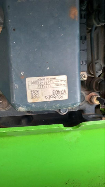 Minicargadora de cadenas Avant 745 TDL (BELGIAN MACHINE / TOP CONDITION / 4X4 OPTIDRIVE / INCL ATTACHMENTS): foto 19 Minicargadora de cadenas Avant 745 TDL (BELGIAN MACHINE / TOP CONDITION / 4X4 OPTIDRIVE / INCL ATTACHMENTS): foto 19