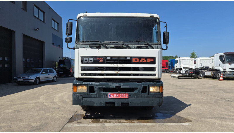 DAF 95 ATI 400 (EURO 2 / MANUAL PUMP / MANUAL GEARBOX / POMPE MANUELLE) - Cabeza tractora: foto 3 DAF 95 ATI 400 (EURO 2 / MANUAL PUMP / MANUAL GEARBOX / POMPE MANUELLE) - Cabeza tractora: foto 3