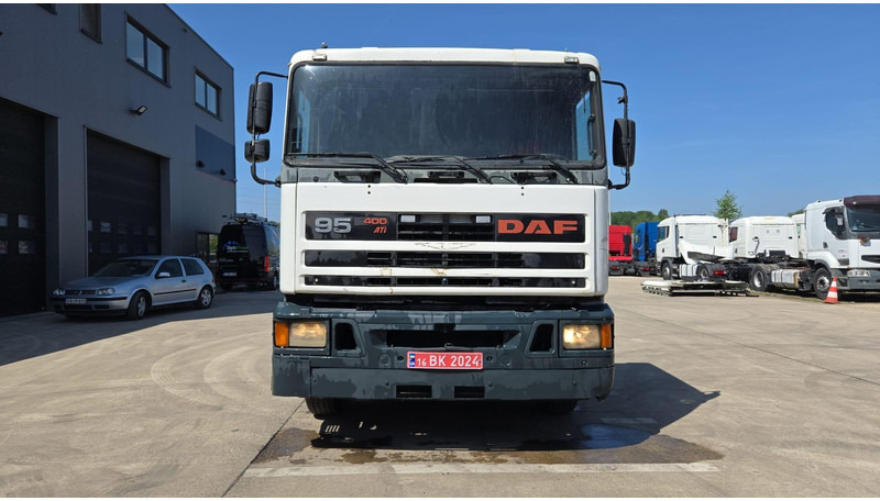 DAF 95 ATI 400 (EURO 2 / MANUAL PUMP / MANUAL GEARBOX / POMPE MANUELLE) - Cabeza tractora: foto 3 DAF 95 ATI 400 (EURO 2 / MANUAL PUMP / MANUAL GEARBOX / POMPE MANUELLE) - Cabeza tractora: foto 3