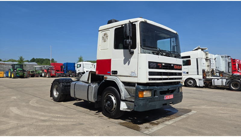 DAF 95 ATI 400 (EURO 2 / MANUAL PUMP / MANUAL GEARBOX / POMPE MANUELLE) - Cabeza tractora: foto 2 DAF 95 ATI 400 (EURO 2 / MANUAL PUMP / MANUAL GEARBOX / POMPE MANUELLE) - Cabeza tractora: foto 2